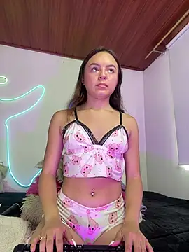 Snapshot of Valen_sr_ chatting on 12/28/24, 08:36 Valen sr  online show from 12/28/24, 08:36