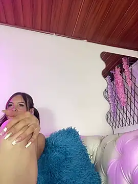 Snapshot of Valen_sr_ chatting on 01/25/25, 01:43 Valen sr  online show from 01/25/25, 01:43