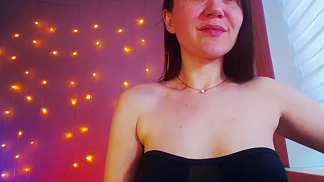 Snapshot of MelanyOx chatting on 01/05/25, 06:24 MelanyOx online show from 01/05/25, 06:24