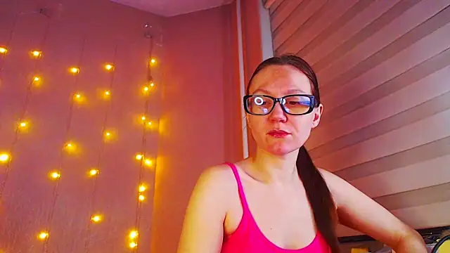 Snapshot of MelanyOx chatting on 02/16/25, 10:21 MelanyOx online show from 02/16/25, 10:21