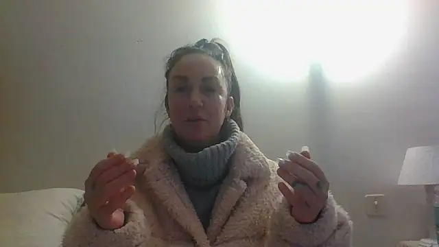 Snapshot of BELLAMORGANE1 chatting on 01/01/25, 04:50 BELLAMORGANE1 online show from 01/01/25, 04:50