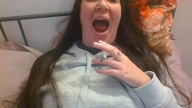 Snapshot of BELLAMORGANE1 chatting on 01/23/25, 05:21 BELLAMORGANE1 online show from 01/23/25, 05:21