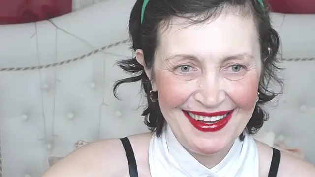 SilviaHart online show from 12/18/25, 12:55