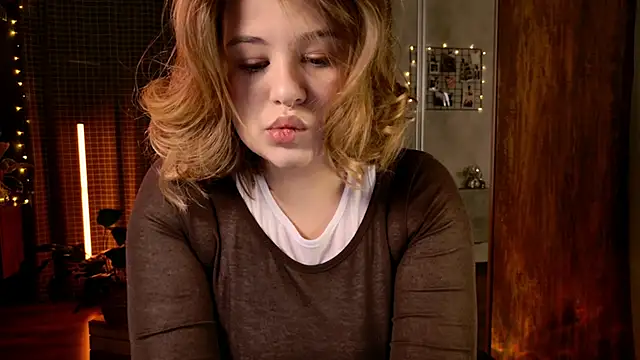 Snapshot of TessPleasure chatting on 11/28/25, 11:13 TessPleasure online show from 11/28/25, 11:13