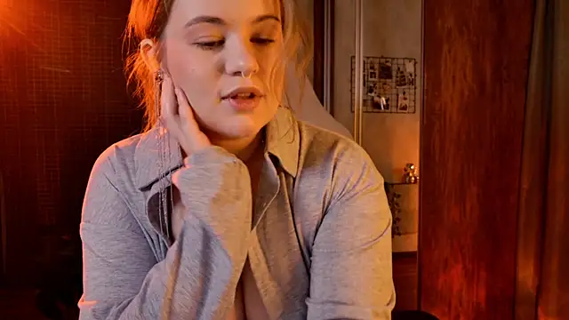 Snapshot of TessPleasure chatting on 12/15/25, 10:30 TessPleasure online show from 12/15/25, 10:30