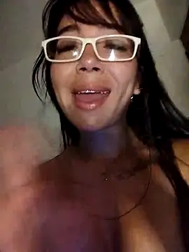 Snapshot of StarSex22 chatting on 03/04/25, 04:38 StarSex22 online show from 03/04/25, 04:38