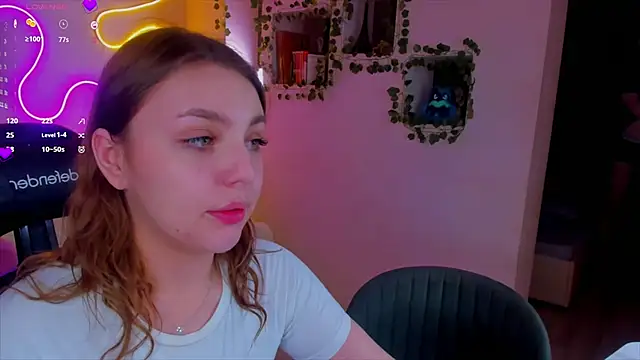 Snapshot of RobertAndLinela chatting on 12/25/24, 01:42 RobertAndLinela online show from 12/25/24, 01:42