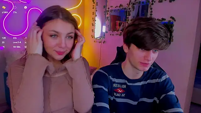 Snapshot of RobertAndLinela chatting on 12/26/24, 09:58 RobertAndLinela online show from 12/26/24, 09:58