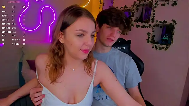 Snapshot of RobertAndLinela chatting on 12/30/24, 07:00 RobertAndLinela online show from 12/30/24, 07:00