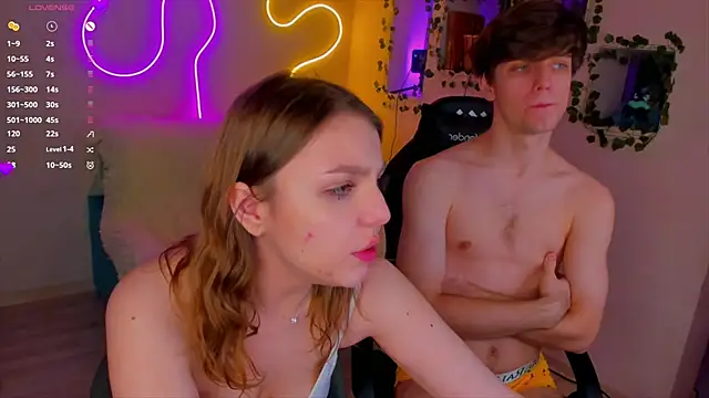 Snapshot of RobertAndLinela chatting on 12/30/24, 10:01 RobertAndLinela online show from 12/30/24, 10:01