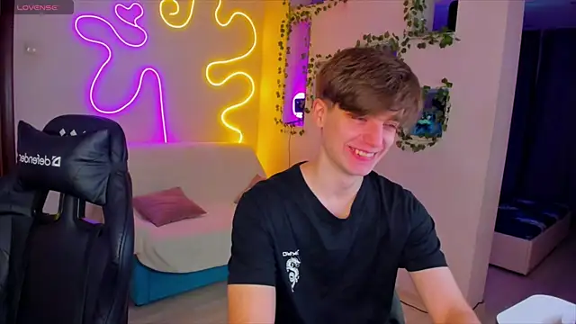 Snapshot of RobertAndLinela chatting on 01/21/25, 05:20 RobertAndLinela online show from 01/21/25, 05:20