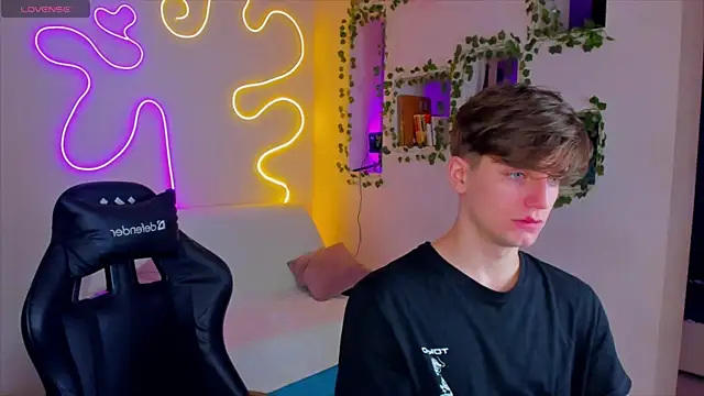 Snapshot of RobertAndLinela chatting on 01/22/25, 04:55 RobertAndLinela online show from 01/22/25, 04:55