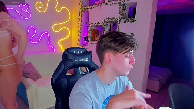 Snapshot of RobertAndLinela chatting on 01/23/25, 04:48 RobertAndLinela online show from 01/23/25, 04:48