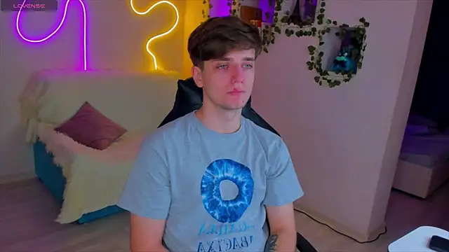 Snapshot of RobertAndLinela chatting on 01/24/25, 05:21 RobertAndLinela online show from 01/24/25, 05:21