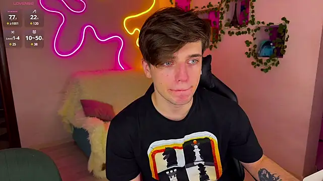 Snapshot of RobertAndLinela chatting on 02/16/25, 08:33 RobertAndLinela online show from 02/16/25, 08:33