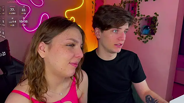 Snapshot of RobertAndLinela chatting on 02/18/25, 07:30 RobertAndLinela online show from 02/18/25, 07:30