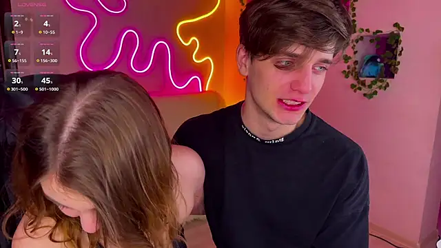 Snapshot of RobertAndLinela chatting on 02/19/25, 10:42 RobertAndLinela online show from 02/19/25, 10:42