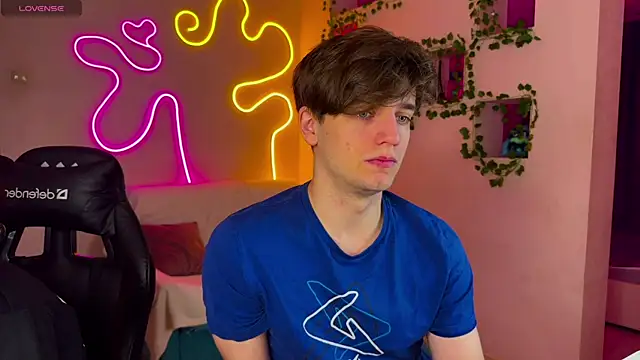 Snapshot of RobertAndLinela chatting on 02/23/25, 06:34 RobertAndLinela online show from 02/23/25, 06:34