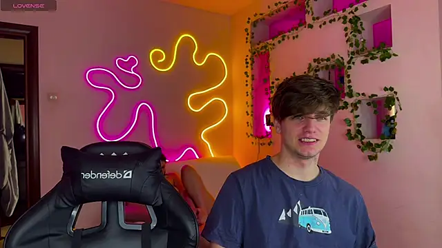 Snapshot of RobertAndLinela chatting on 02/28/25, 10:09 RobertAndLinela online show from 02/28/25, 10:09