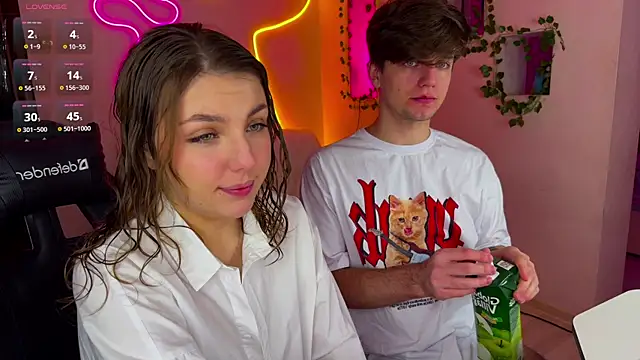 Snapshot of RobertAndLinela chatting on 03/04/25, 10:24 RobertAndLinela online show from 03/04/25, 10:24