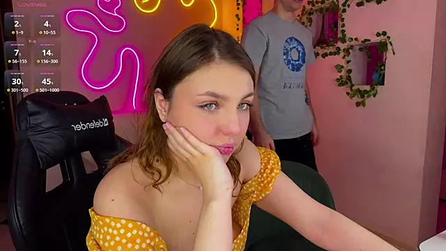 Snapshot of RobertAndLinela chatting on 03/11/25, 12:28 RobertAndLinela online show from 03/11/25, 12:28