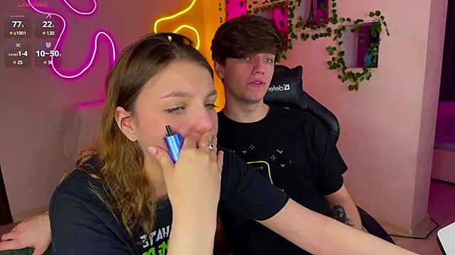 Snapshot of RobertAndLinela chatting on 03/13/25, 08:00 RobertAndLinela online show from 03/13/25, 08:00