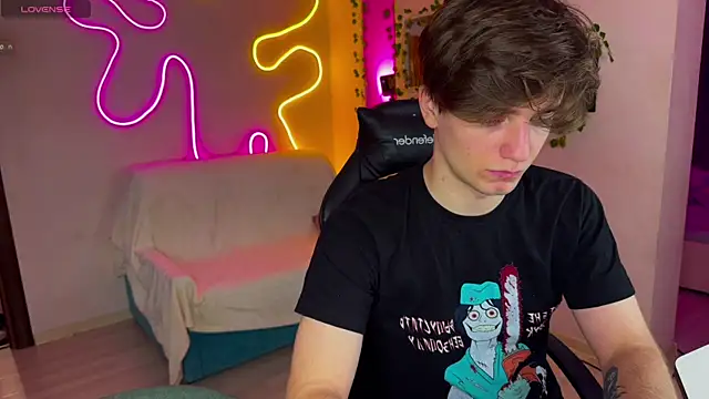 Snapshot of RobertAndLinela chatting on 03/14/25, 11:12 RobertAndLinela online show from 03/14/25, 11:12