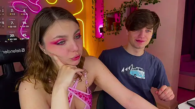 Snapshot of RobertAndLinela chatting on 03/17/25, 05:27 RobertAndLinela online show from 03/17/25, 05:27