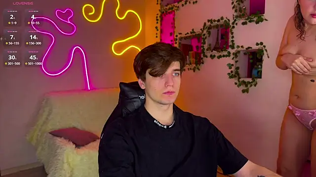 Snapshot of RobertAndLinela chatting on 03/21/25, 06:18 RobertAndLinela online show from 03/21/25, 06:18