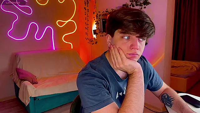 Snapshot of RobertAndLinela chatting on 09/14/25, 03:33 RobertAndLinela online show from 09/14/25, 03:33