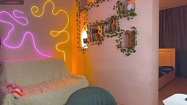 Snapshot of RobertAndLinela chatting on 09/28/25, 03:23 RobertAndLinela online show from 09/28/25, 03:23