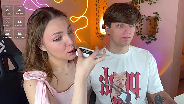 Snapshot of RobertAndLinela chatting on 10/03/25, 08:00 RobertAndLinela online show from 10/03/25, 08:00