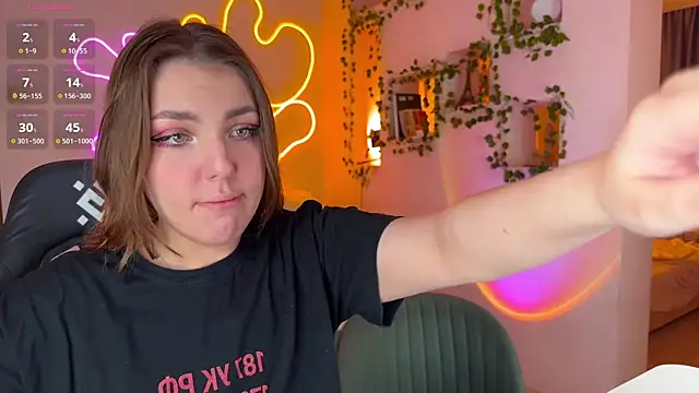 Snapshot of RobertAndLinela chatting on 10/06/25, 08:01 RobertAndLinela online show from 10/06/25, 08:01