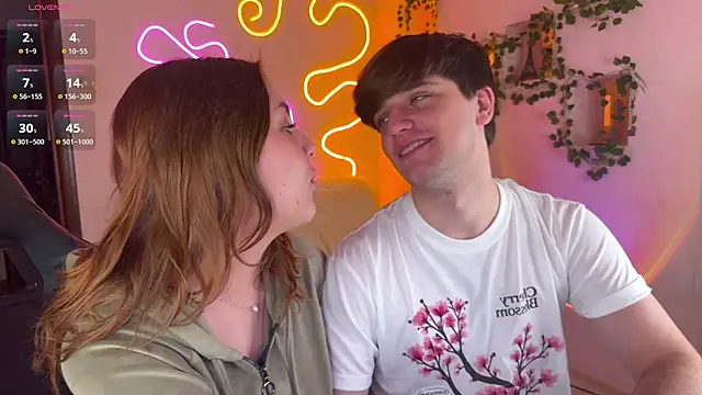 Snapshot of RobertAndLinela chatting on 10/11/25, 08:02 RobertAndLinela online show from 10/11/25, 08:02