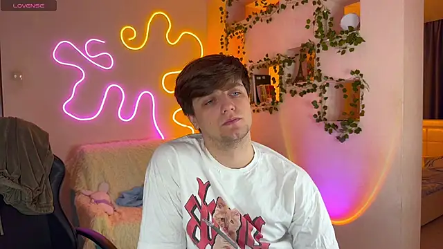 Snapshot of RobertAndLinela chatting on 10/12/25, 01:32 RobertAndLinela online show from 10/12/25, 01:32