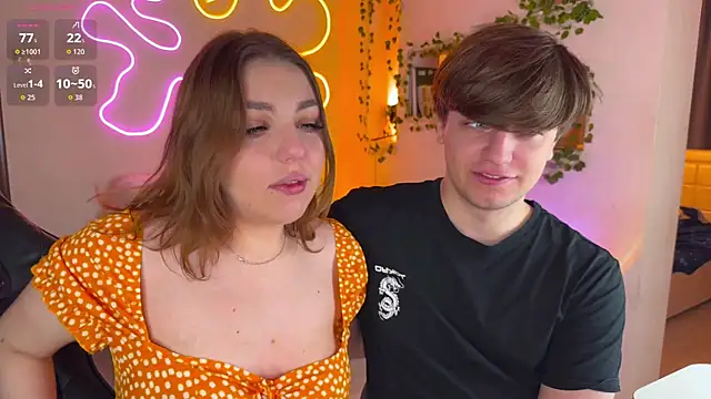 Snapshot of RobertAndLinela chatting on 10/18/25, 11:55 RobertAndLinela online show from 10/18/25, 11:55