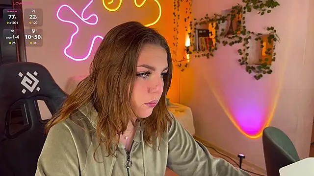 Snapshot of RobertAndLinela chatting on 10/22/25, 12:49 RobertAndLinela online show from 10/22/25, 12:49