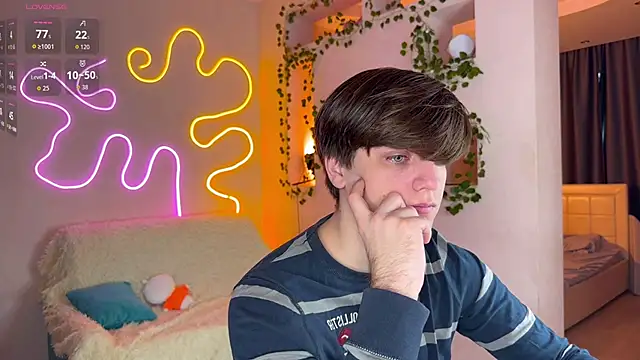 Snapshot of RobertAndLinela chatting on 10/25/25, 12:34 RobertAndLinela online show from 10/25/25, 12:34