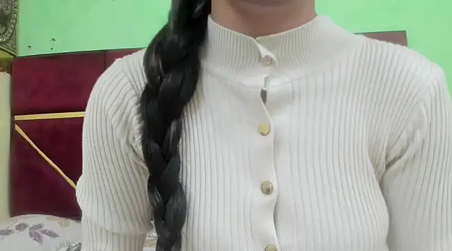 Snapshot of Somiya87 chatting on 02/25/25, 04:10 Somiya87 online show from 02/25/25, 04:10