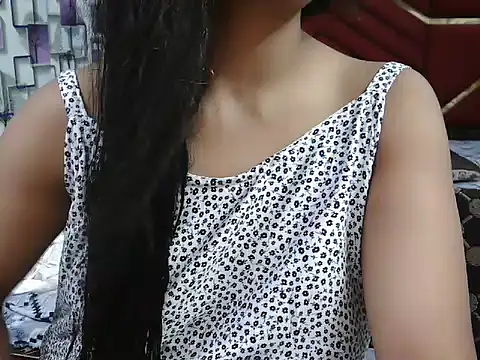 Snapshot of Somiya87 chatting on 09/26/25, 01:04 Somiya87 online show from 09/26/25, 01:04