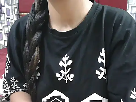 Snapshot of Somiya87 chatting on 10/16/25, 11:28 Somiya87 online show from 10/16/25, 11:28