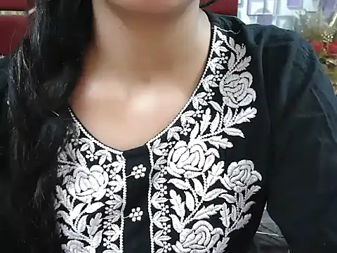 Snapshot of Somiya87 chatting on 10/29/25, 06:31 Somiya87 online show from 10/29/25, 06:31