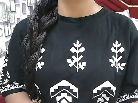 Snapshot of Somiya87 chatting on 12/04/25, 07:00 Somiya87 online show from 12/04/25, 07:00