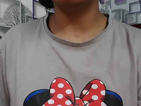 Snapshot of Somiya87 chatting on 12/05/25, 06:04 Somiya87 online show from 12/05/25, 06:04