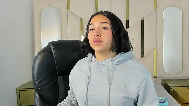 Snapshot of IsabellRodriguez18 chatting on 10/24/25, 03:14 IsabellRodriguez18 online show from 10/24/25, 03:14