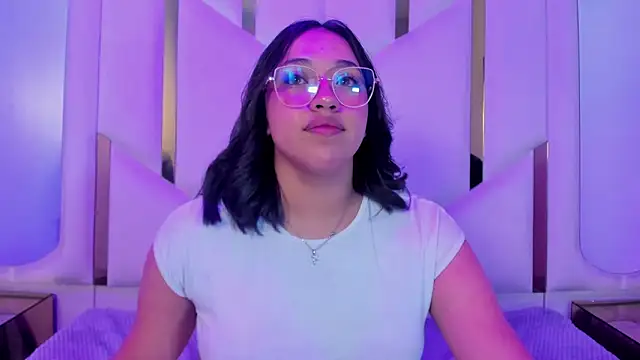 IsabellRodriguez18 online show from 04/15/26, 03:24