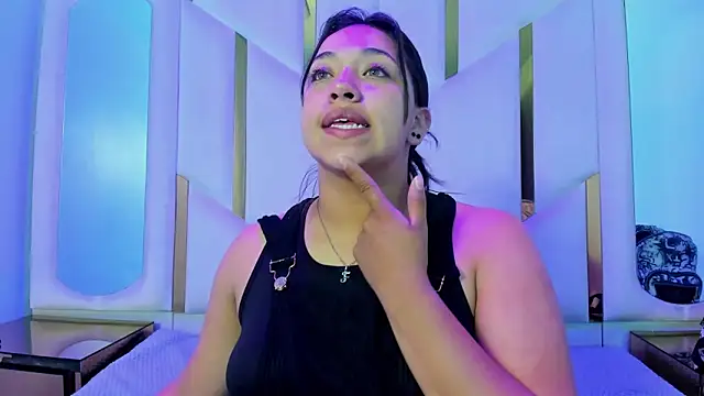 IsabellRodriguez18 online show from 04/17/26, 04:04