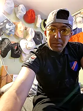 zeus2630 online show from 12/14/25, 09:52