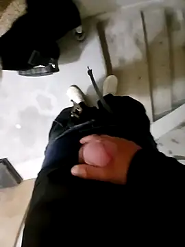 Snapshot of rominoucoquin chatting on 11/09/25, 02:32 rominoucoquin online show from 11/09/25, 02:32