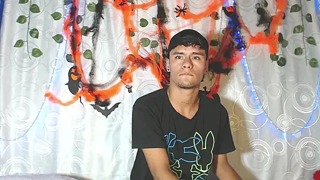 Snapshot of Andres_7676 chatting on 10/12/25, 09:47 Andres 7676 online show from 10/12/25, 09:47